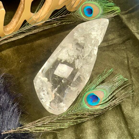 Premier Brazilian Clear Quartz Showcase – 823 g, 7.5″ × 1.75″ - Picture 5 of 7